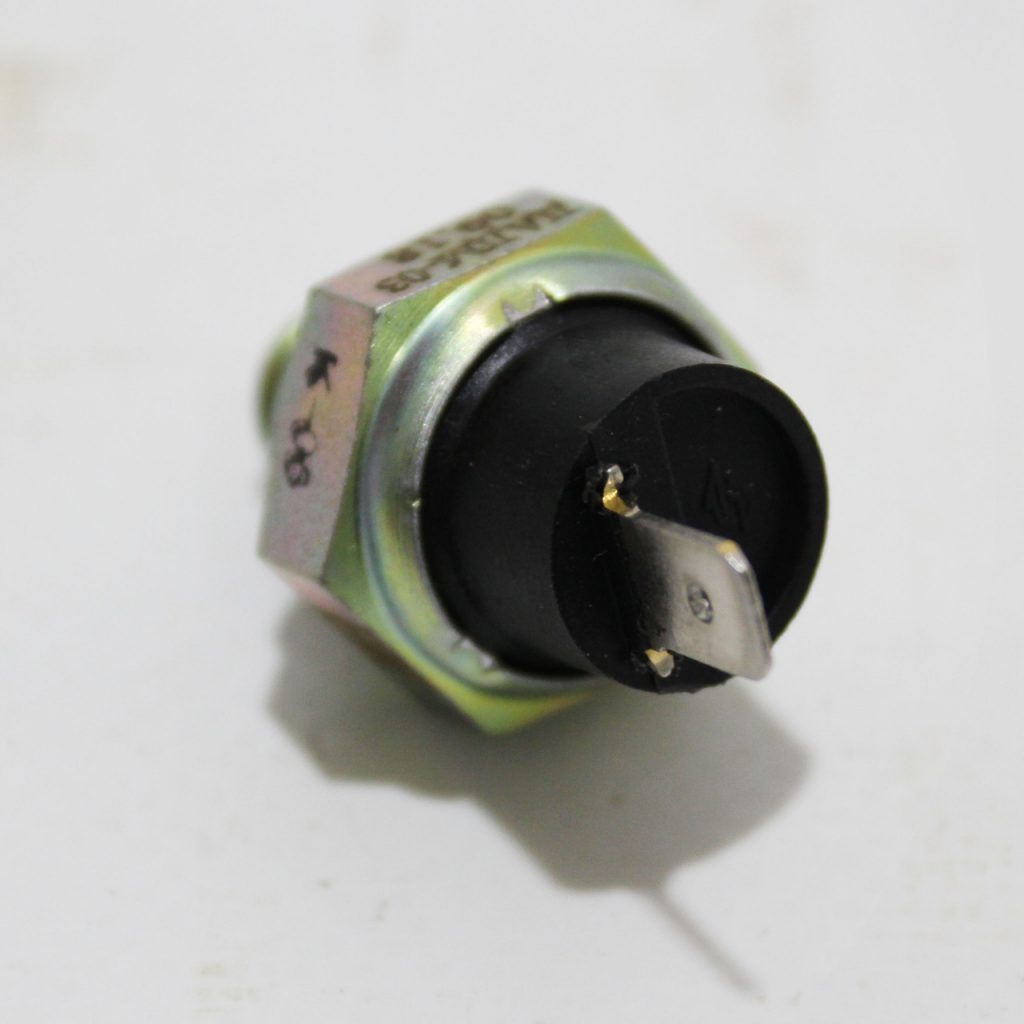 Датчик аварийного давления масла ДАДМ-03 штекерное подключение 6012. ...